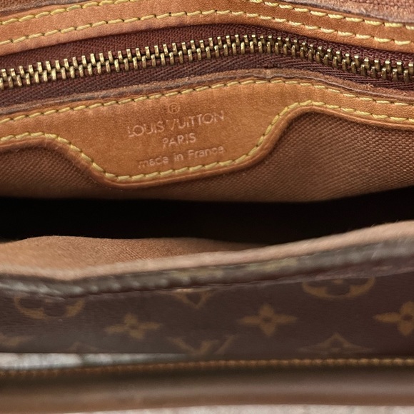 Authentic Louis Vuitton Monogram Canvas Looping PM Handbag - Picture 8 of 12